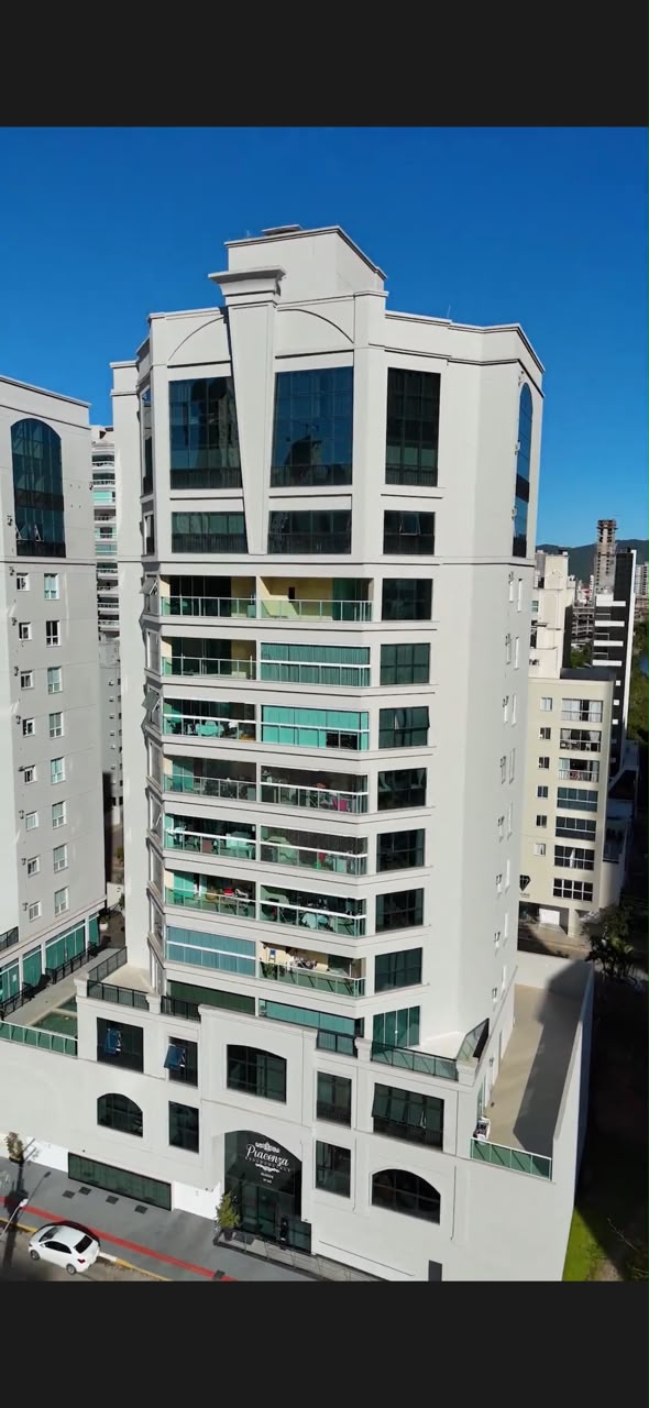 Edifício residencial Piacenza em Meia Praia, Itapema (SC)
